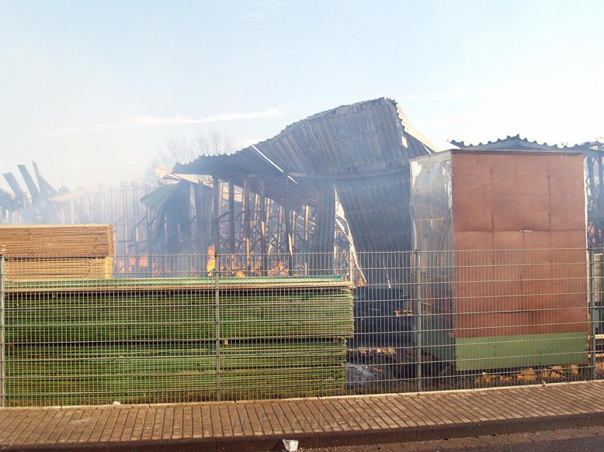 Grossbrand Holzlager Siegburg Industriestr P027.JPG